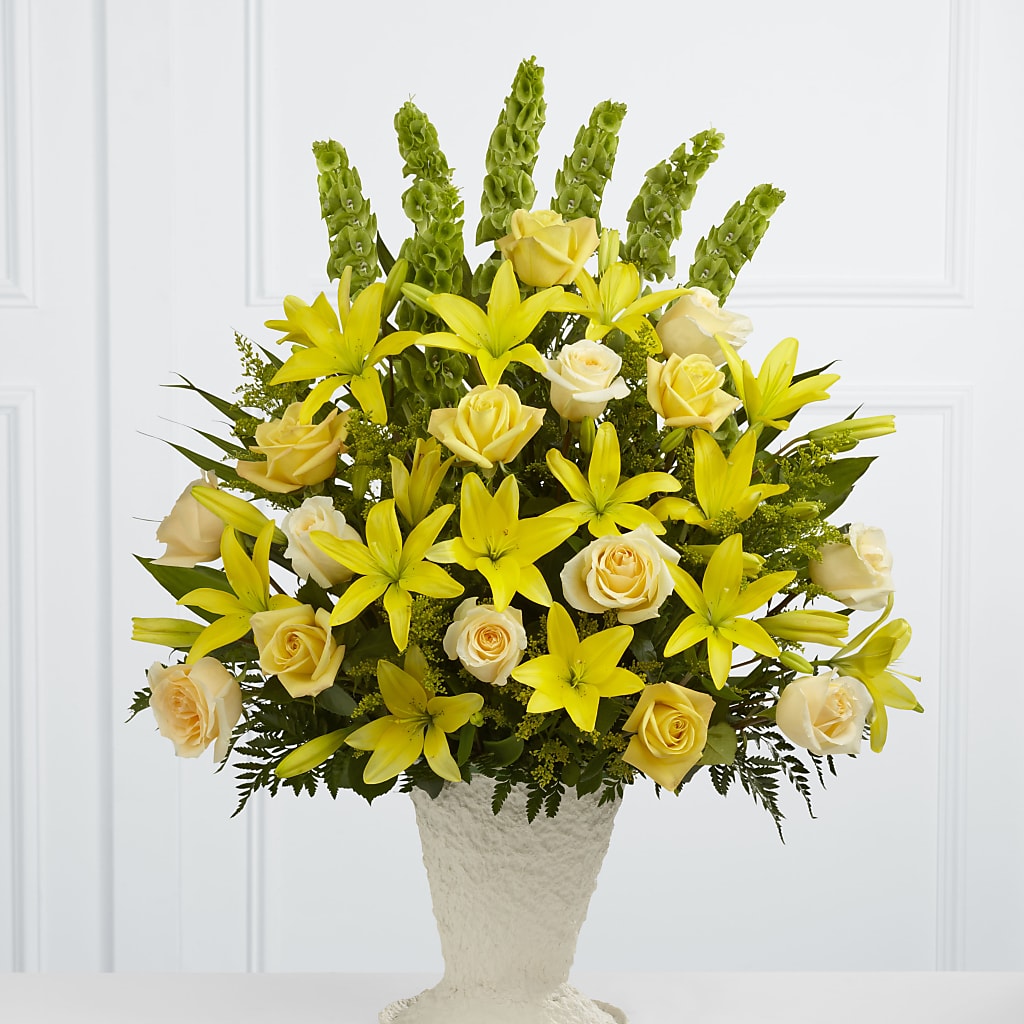 Golden Memories Arrangement – Lulus Petals, Farmington NM