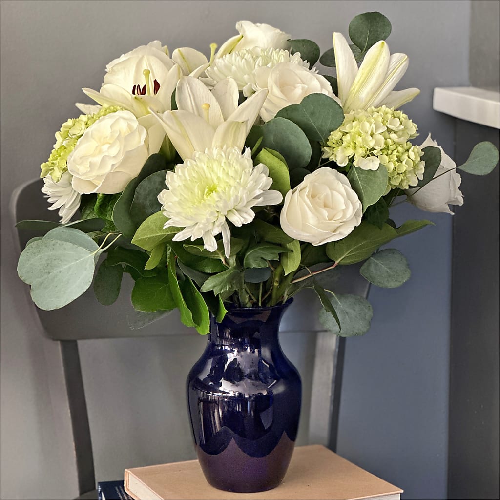 Snowy Dreams Bouquet –  Lulus Petals, Farmington NM